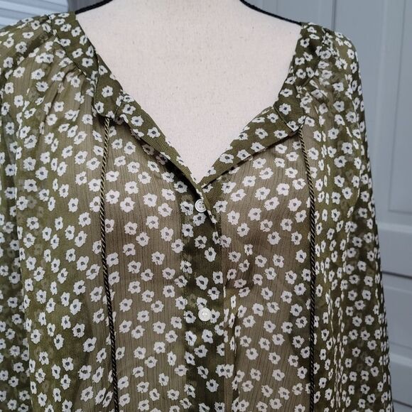 LANE Bryant Semi Sheer Dainty Flower Print Pheasant Blouse - Picture 3 of 7